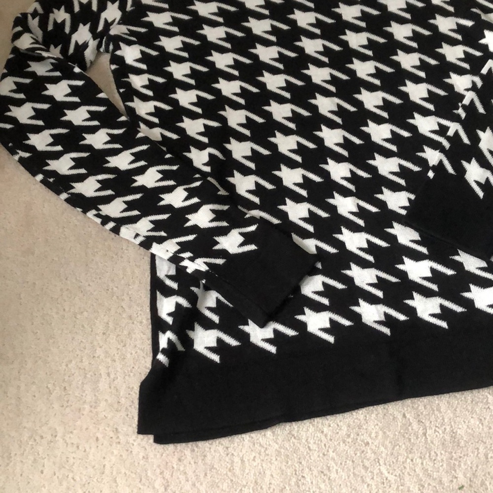 Houndstooth sweater! - Picture 2 of 3